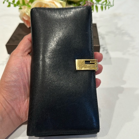 Authentic Gucci bifold wallet - Picture 1 of 14